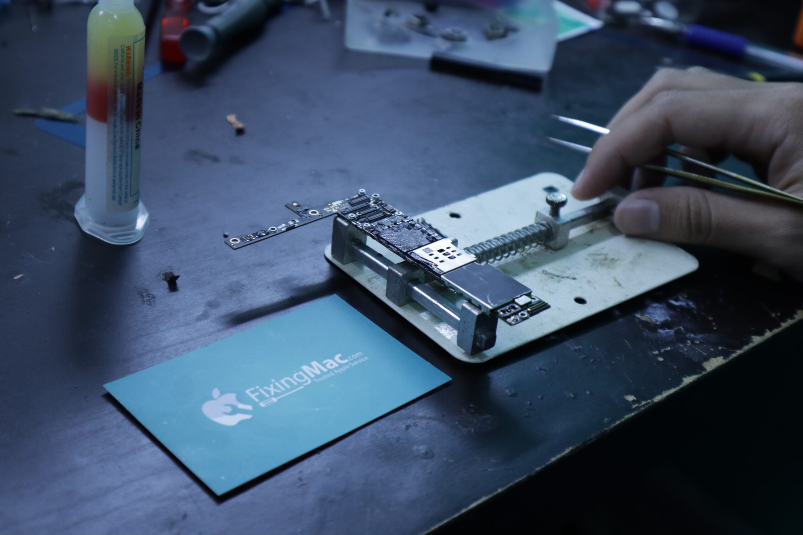 perbaikan hardware pada macbook